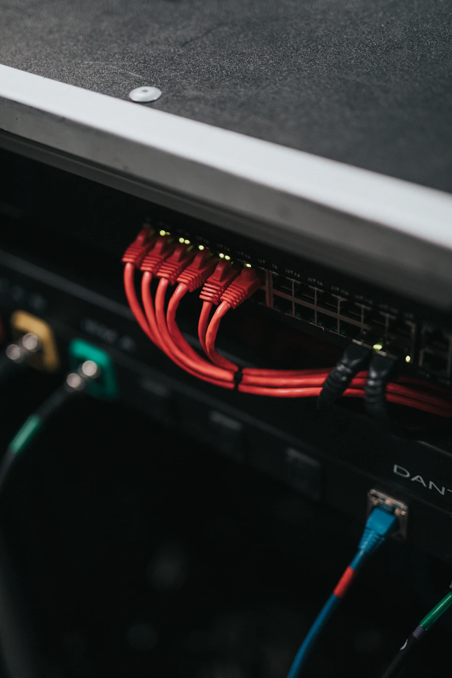 Painel de monitoramento com indicadores de rede em tempo real